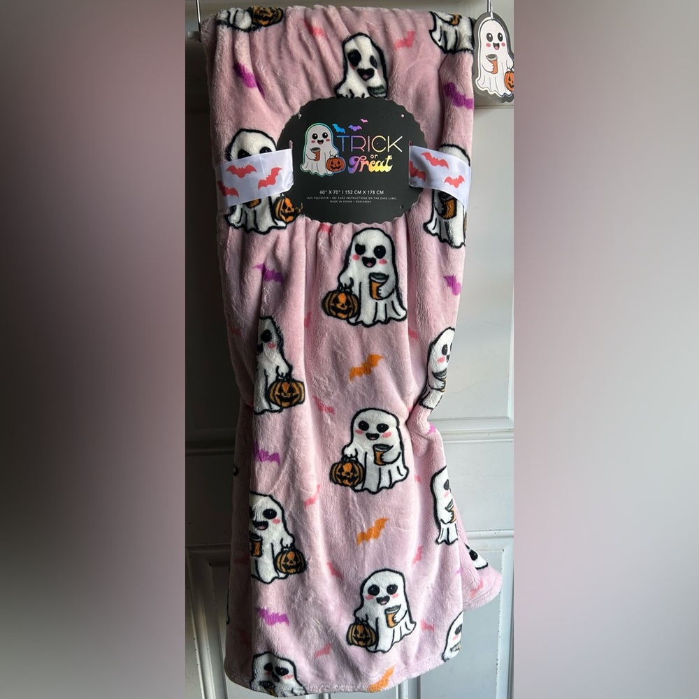 “Trick or Treat” Ghost Throw Blanket